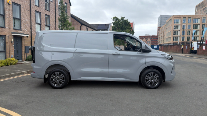 Ford Transit Custom 320 L1 Diesel Fwd 2.0 EcoBlue 136ps H1 Van Limited - Image 9